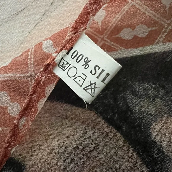 Elegant vintage 100% Silk Scarf with Artistic Design - Picture 4 of 8